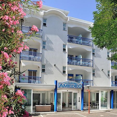 Hotel Amedeo Misano Adriatico Exteriör bild